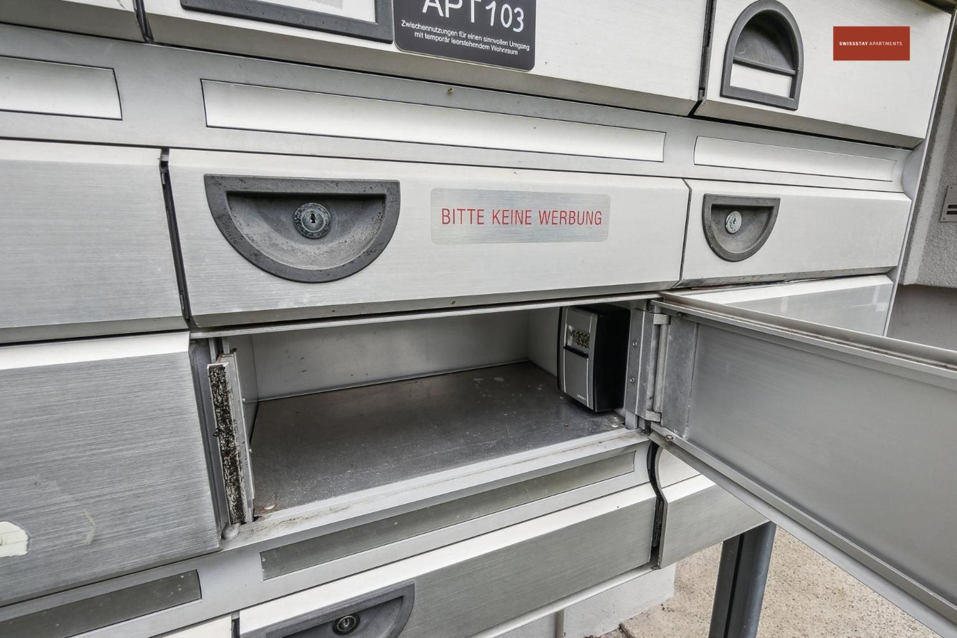 Urban Living Redefined: Apartment In Oerlikon チューリッヒ エクステリア 写真